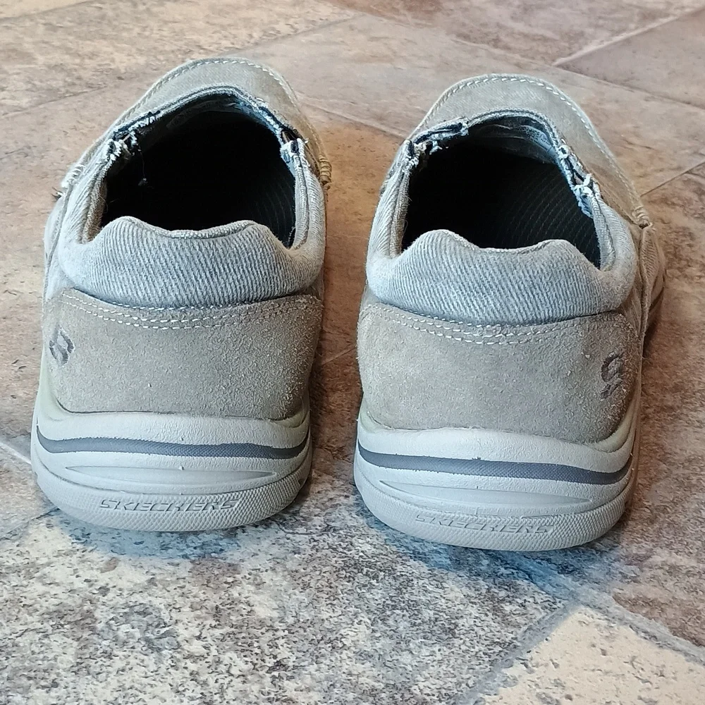 Skechers Relaxed Fit Memory Foam shoes size 7.5 - Picture 6 of 10